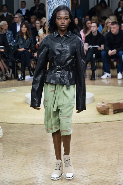 Look 26